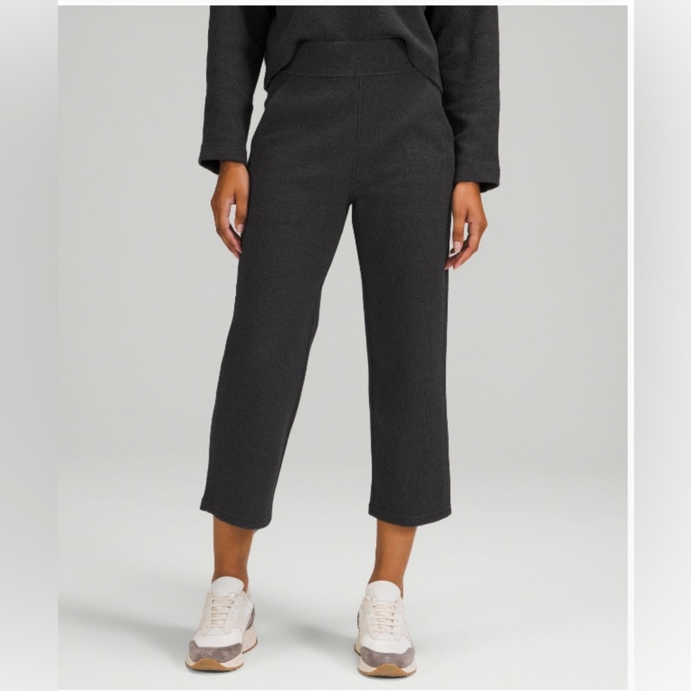 Lululemon Textured Relaxed-Fit Mid-Rise Cropped Pant- Size 8